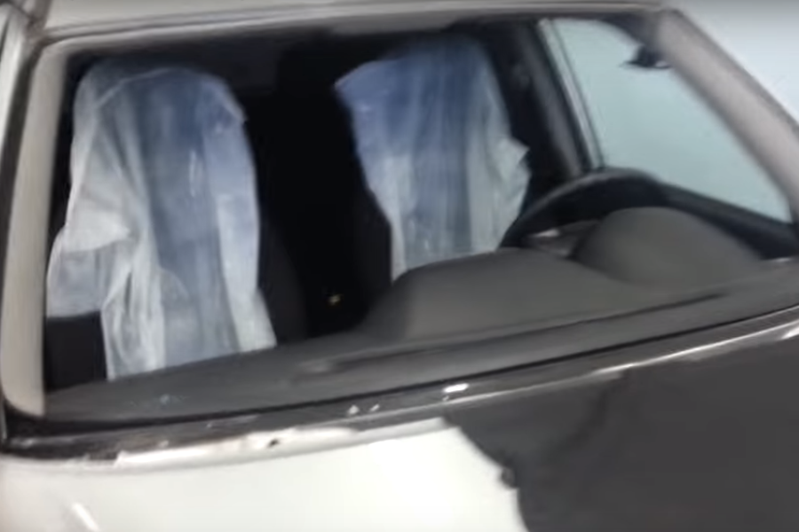 Фото авто подготовленного к установке нового стекла