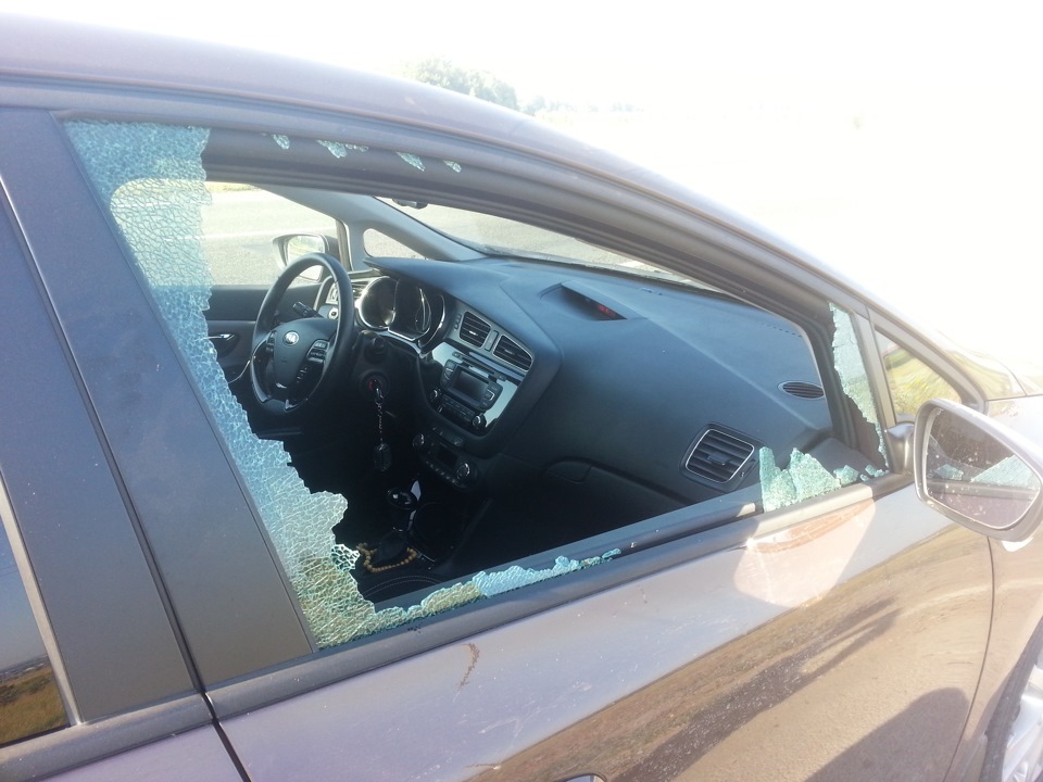 фото до замены бокового стекла авто
